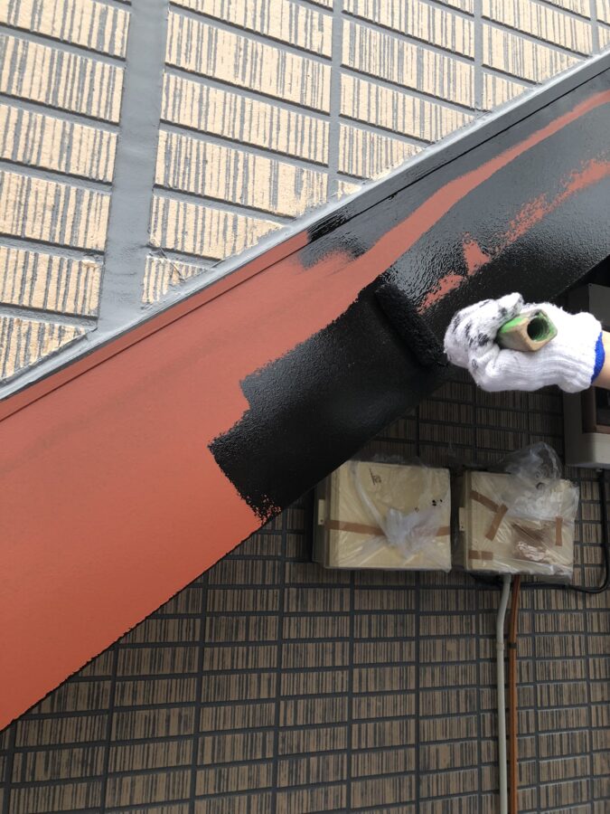 八王子市 8世帯アパート 外壁屋根塗装工事 二色塗り　鉄骨階段　中塗り